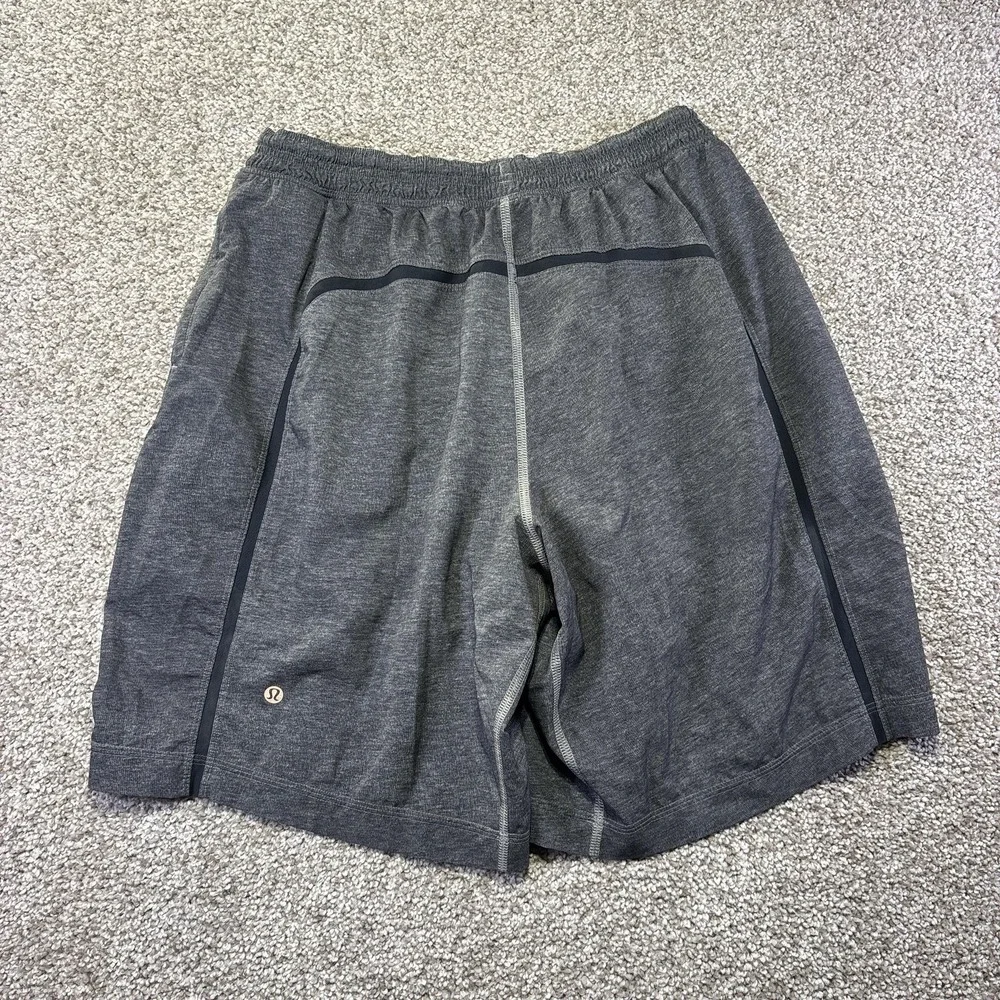 Lululemon Shorts Mens Large Gray Lined Running Training Athletic Gym 9 Inseam